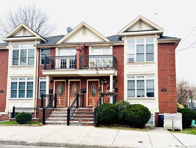 60-28 60th Dr, Flushing, NY 11378, USA property photo