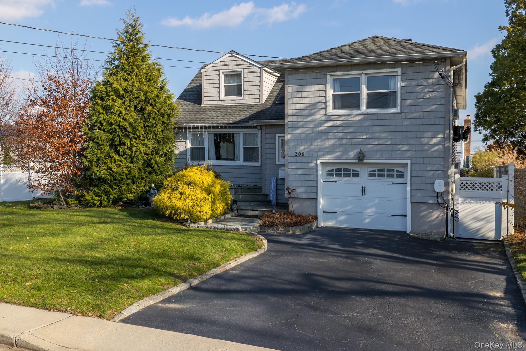 208 Island Parkway W Island Park, NY 11558 property photo
