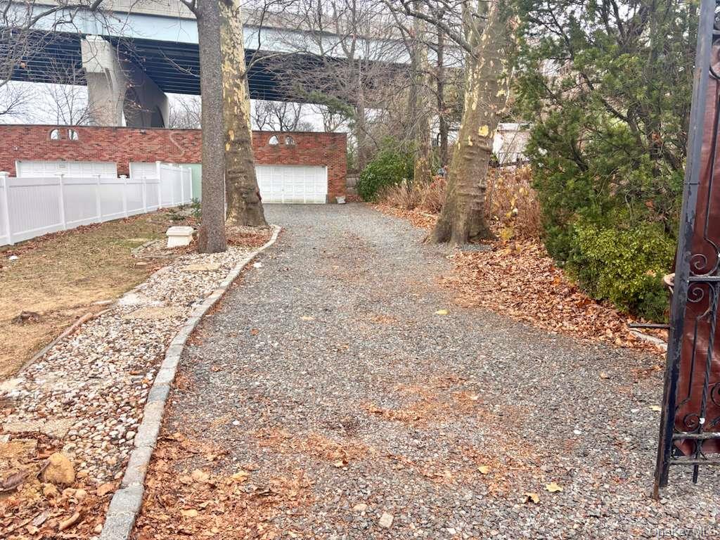 20-02 Parsons Blvd, Whitestone, NY 11357, USA property photo
