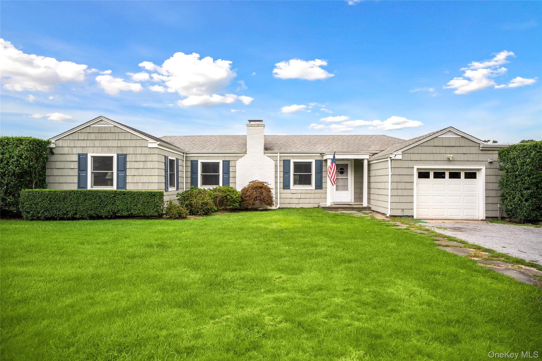 19 Bishop Ave, Westhampton, NY 11977, USA property photo