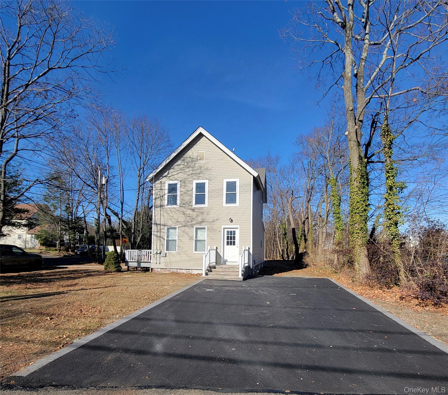 19 Railroad St, Greenlawn, NY 11740, USA property photo