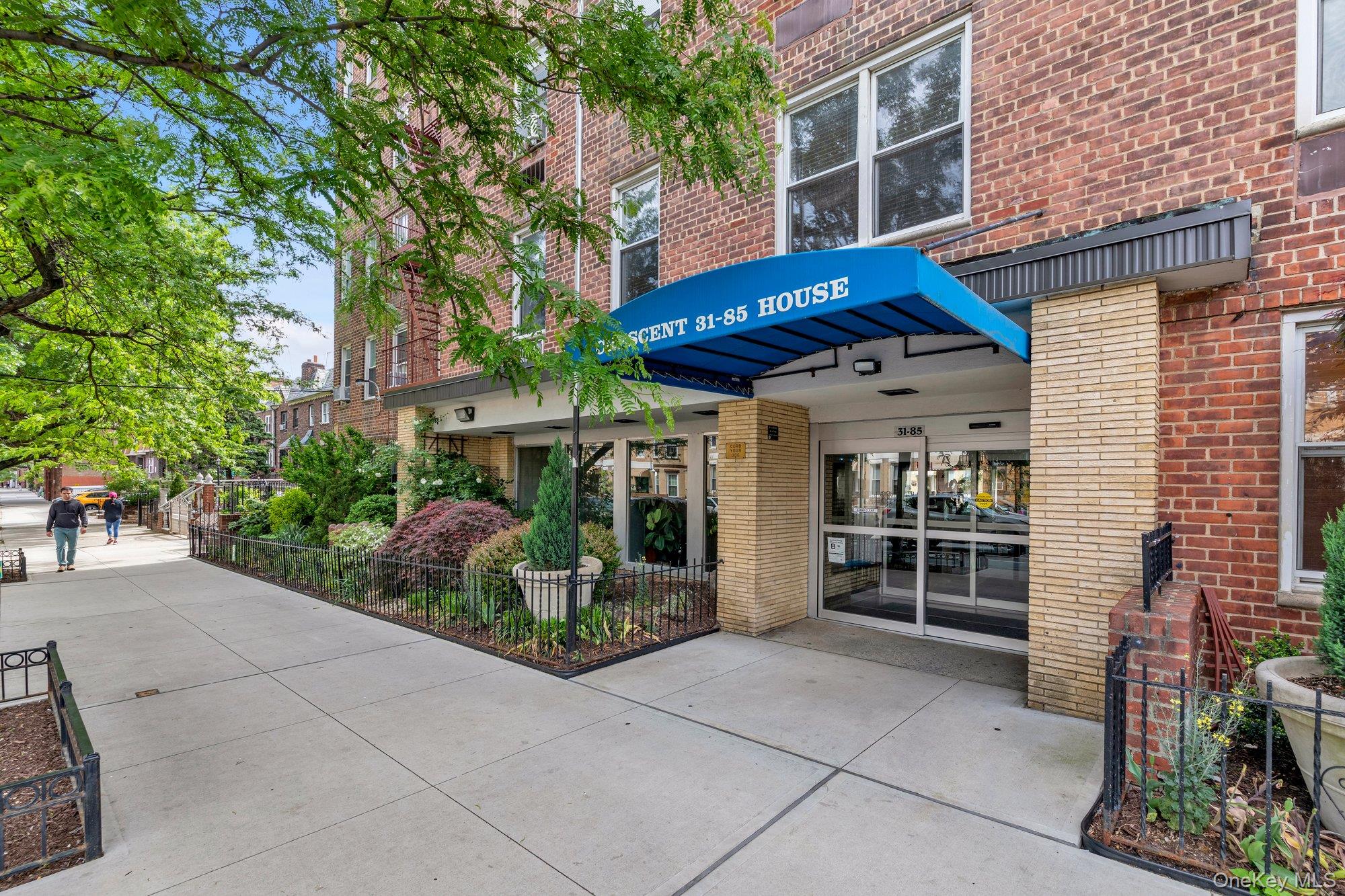 31-85 Crescent St, Astoria, NY 11106, USA property photo
