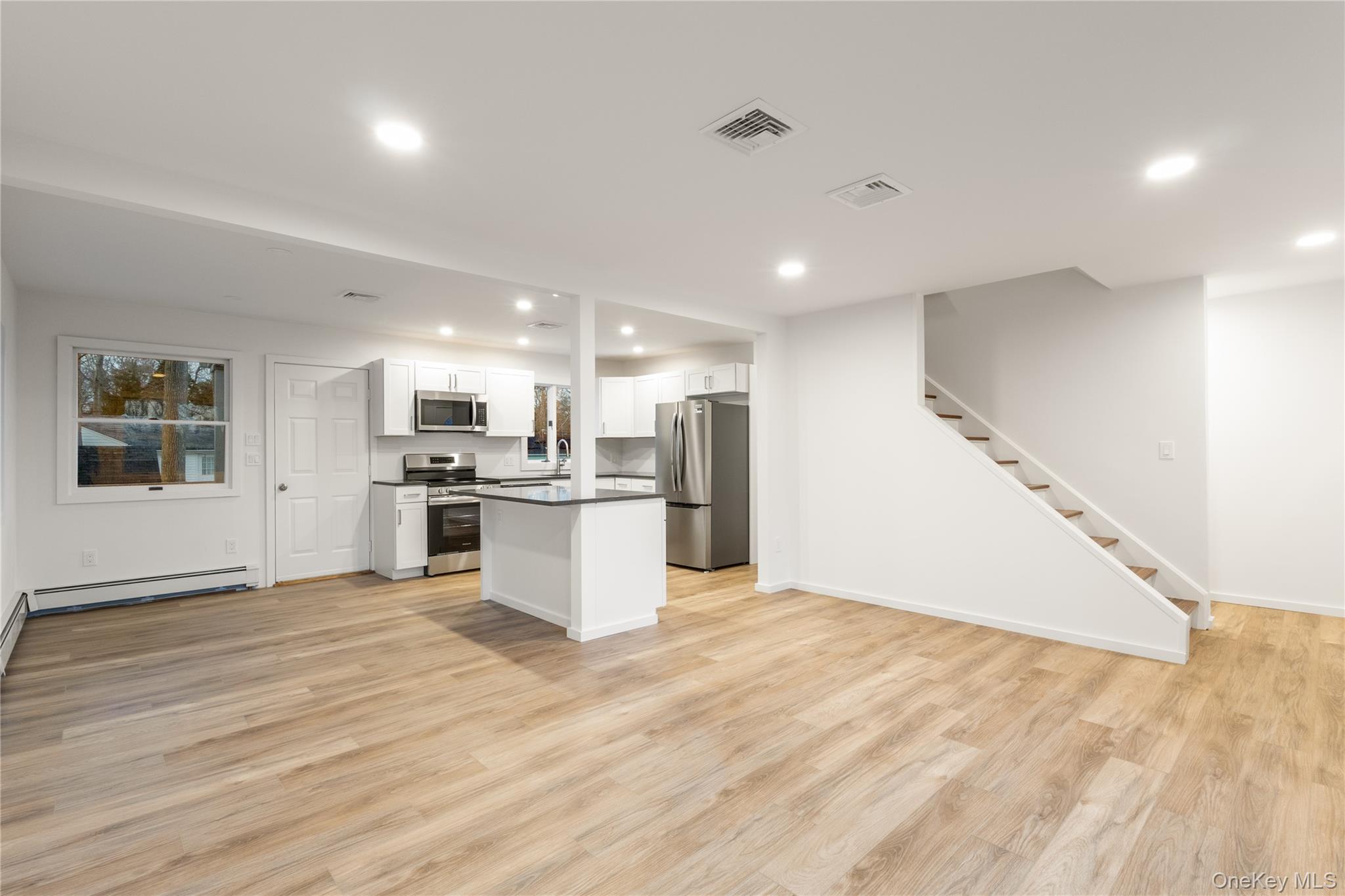 10 Overbrook St, Riverhead, NY 11901, USA property photo