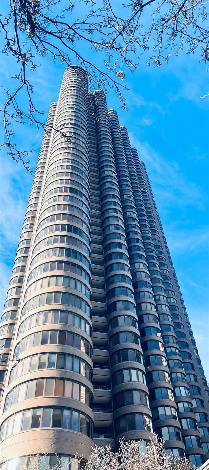 330 E 38th St, New York, NY 10016, USA property photo