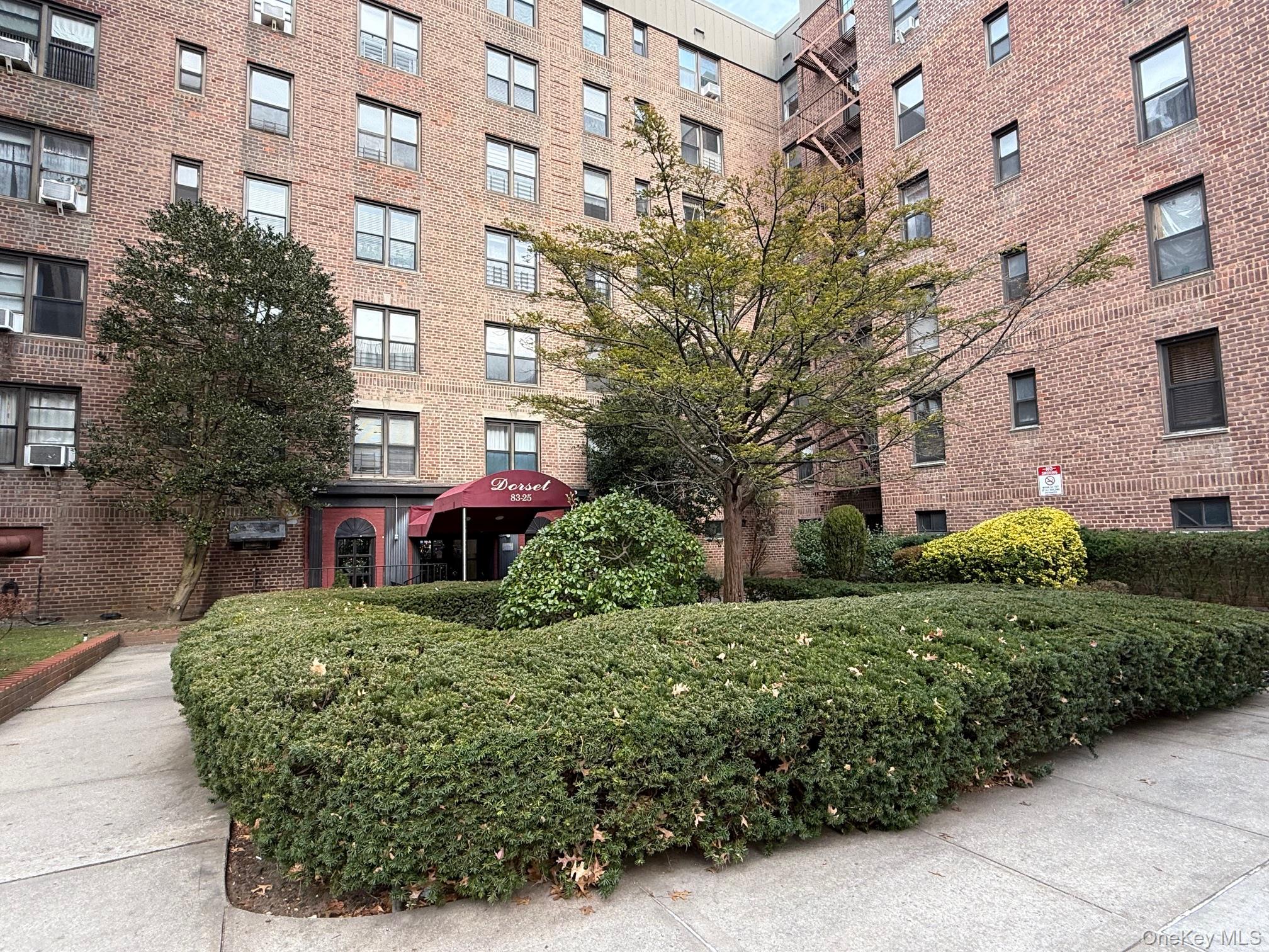 83-25 98th St, Woodhaven, NY 11421, USA property photo