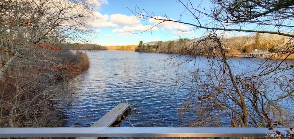 57 Big Fresh Pond Rd, Southampton, NY 11968, USA property photo