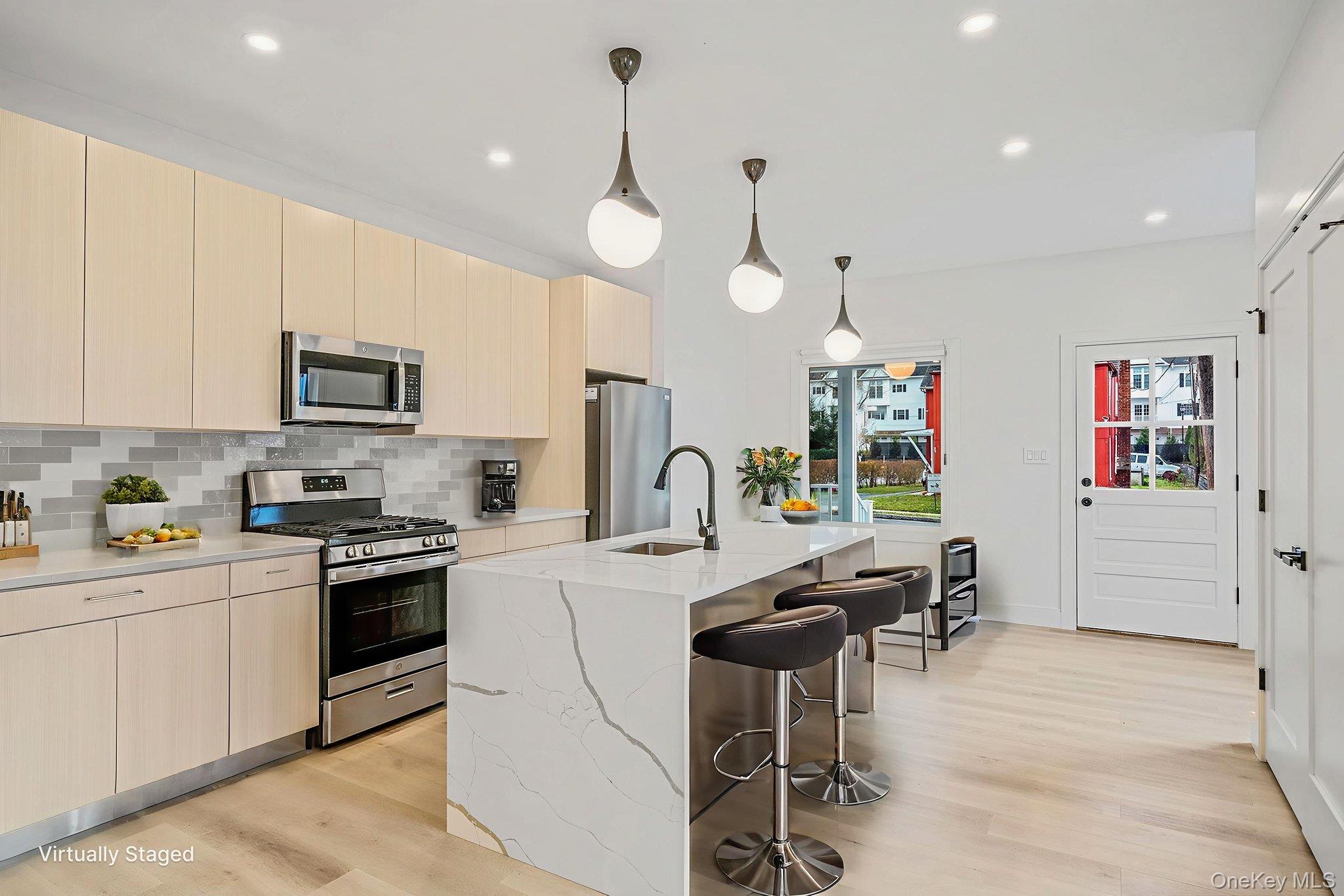 24 Skillman St, Roslyn, NY 11576, USA property photo