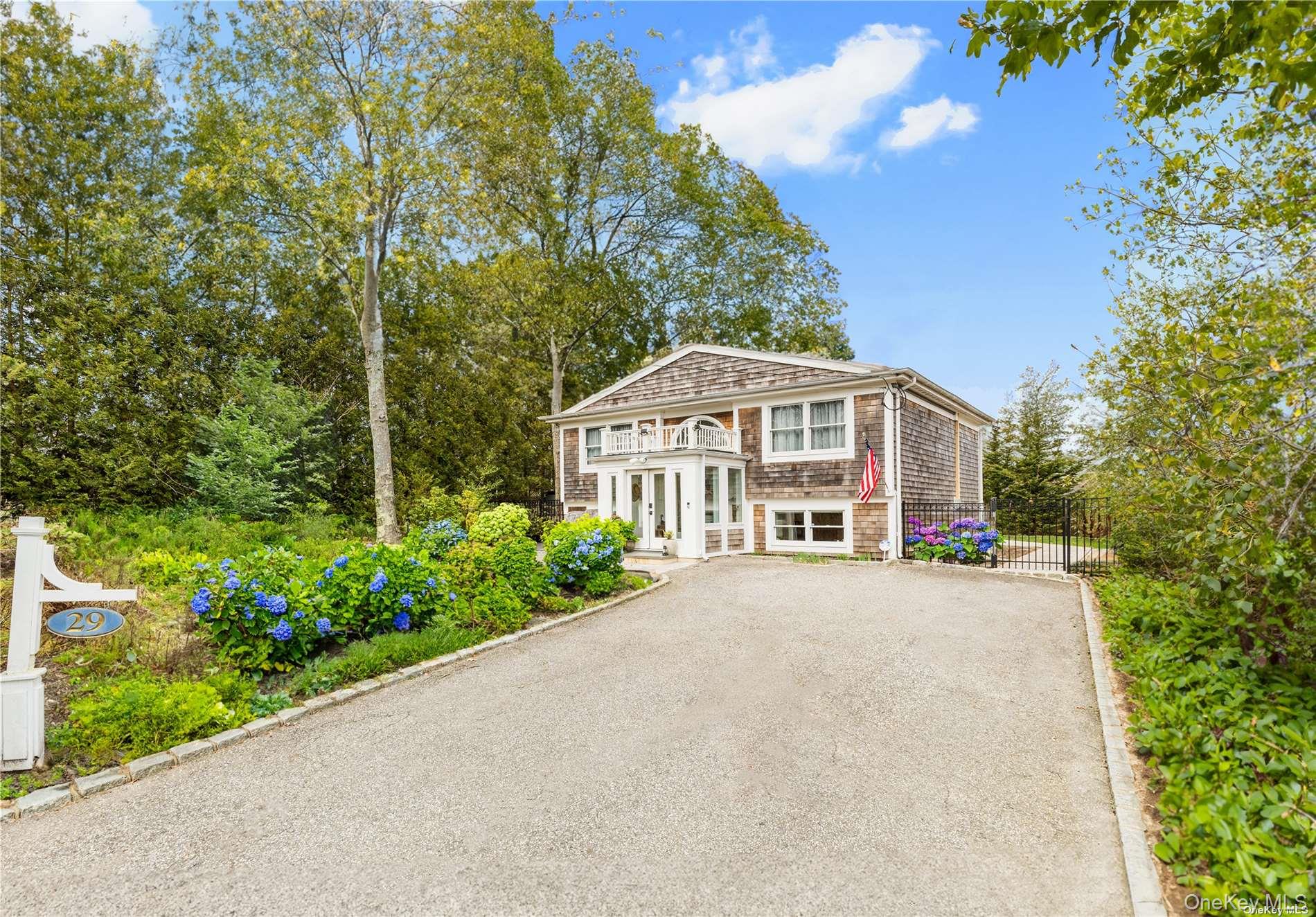 29 Missapoque Ave, Southampton, NY 11968, USA property photo
