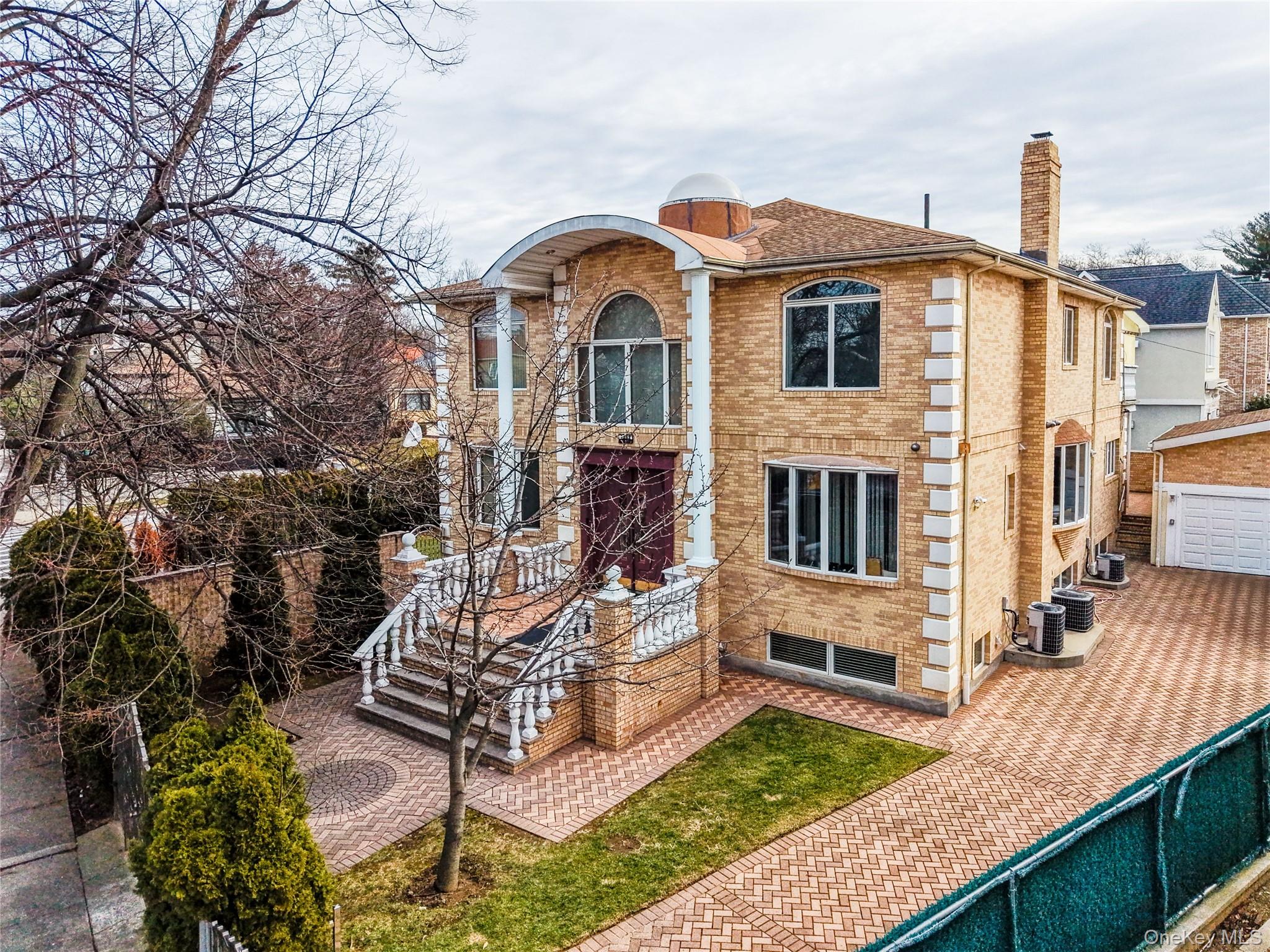 80-64 Surrey Pl, Jamaica, NY 11432, USA property photo