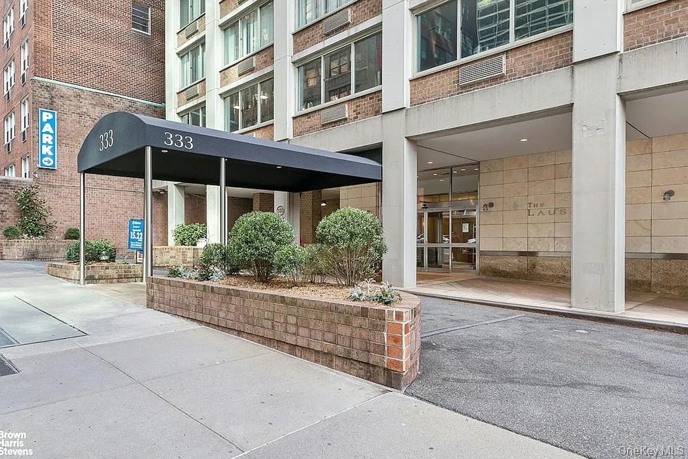 333 E 45th St, New York, NY 10017, USA property photo