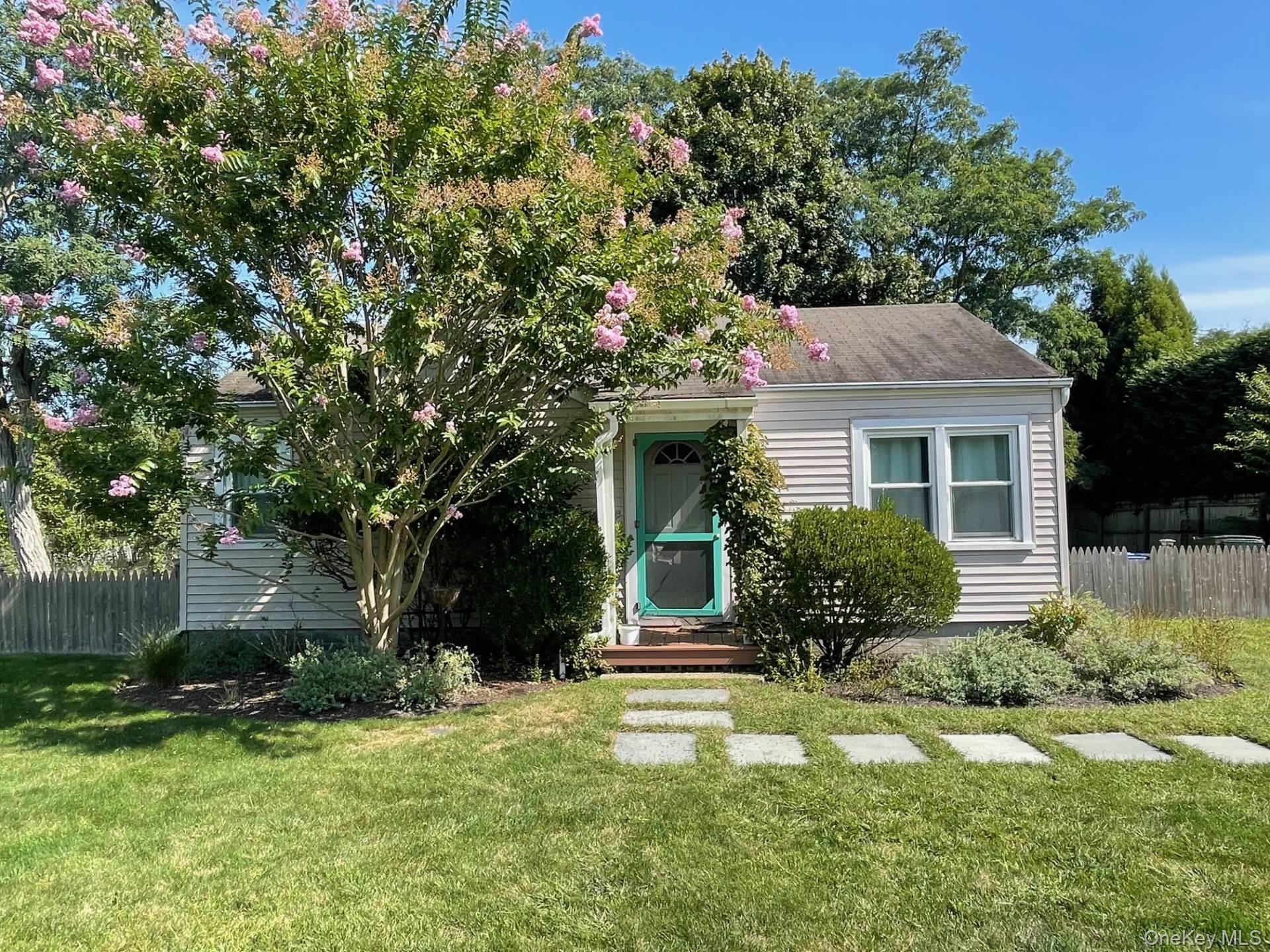 30 Maple St, Westhampton Beach, NY 11978, USA property photo