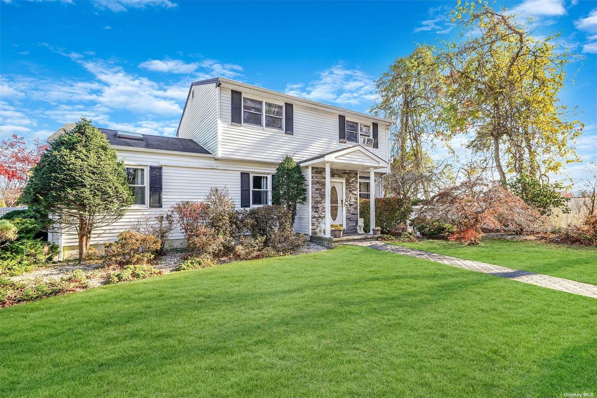 10 Marchant Dr N, St James, NY 11780, USA property photo