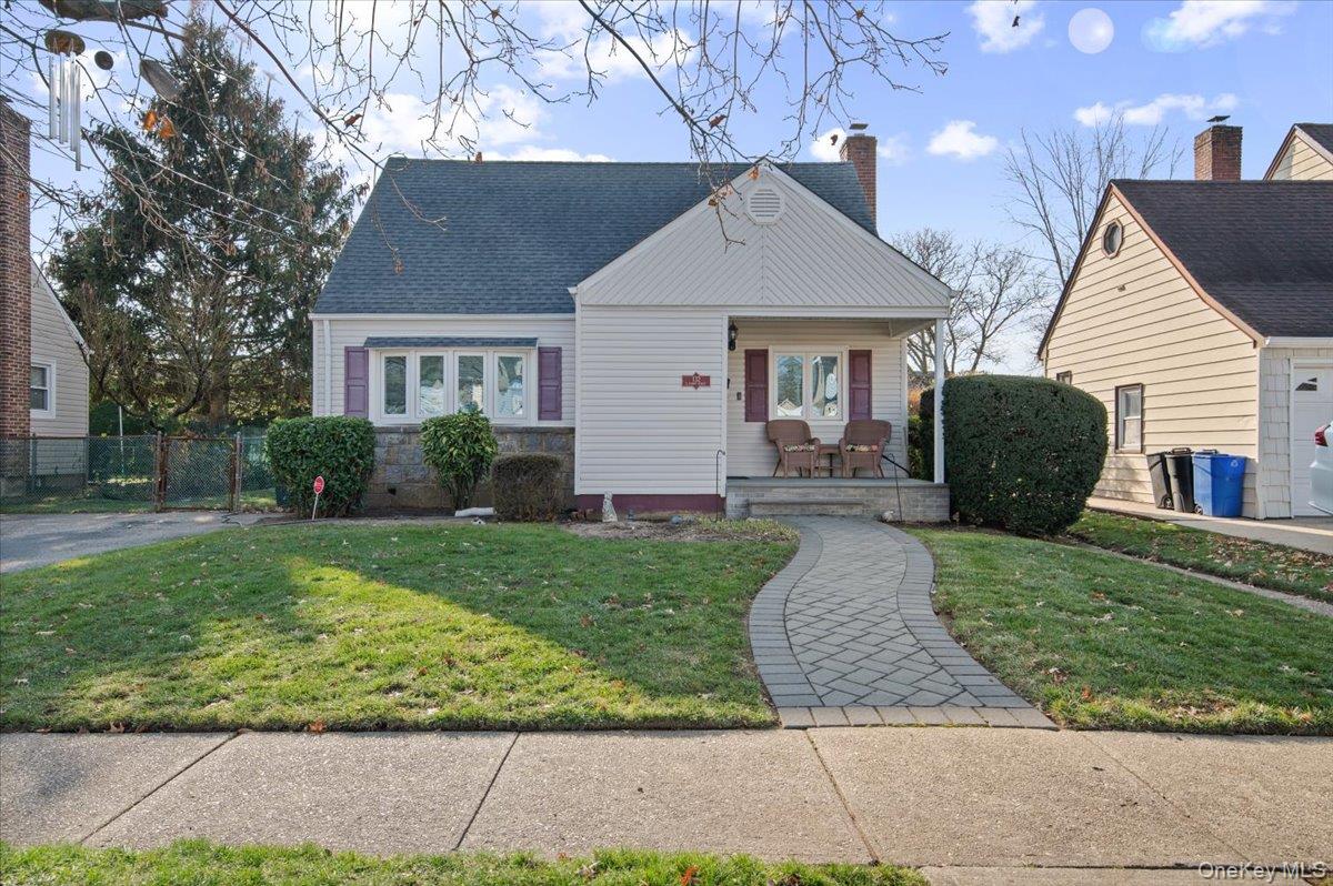 132 Cherry St, Floral Park, NY 11001, USA property photo