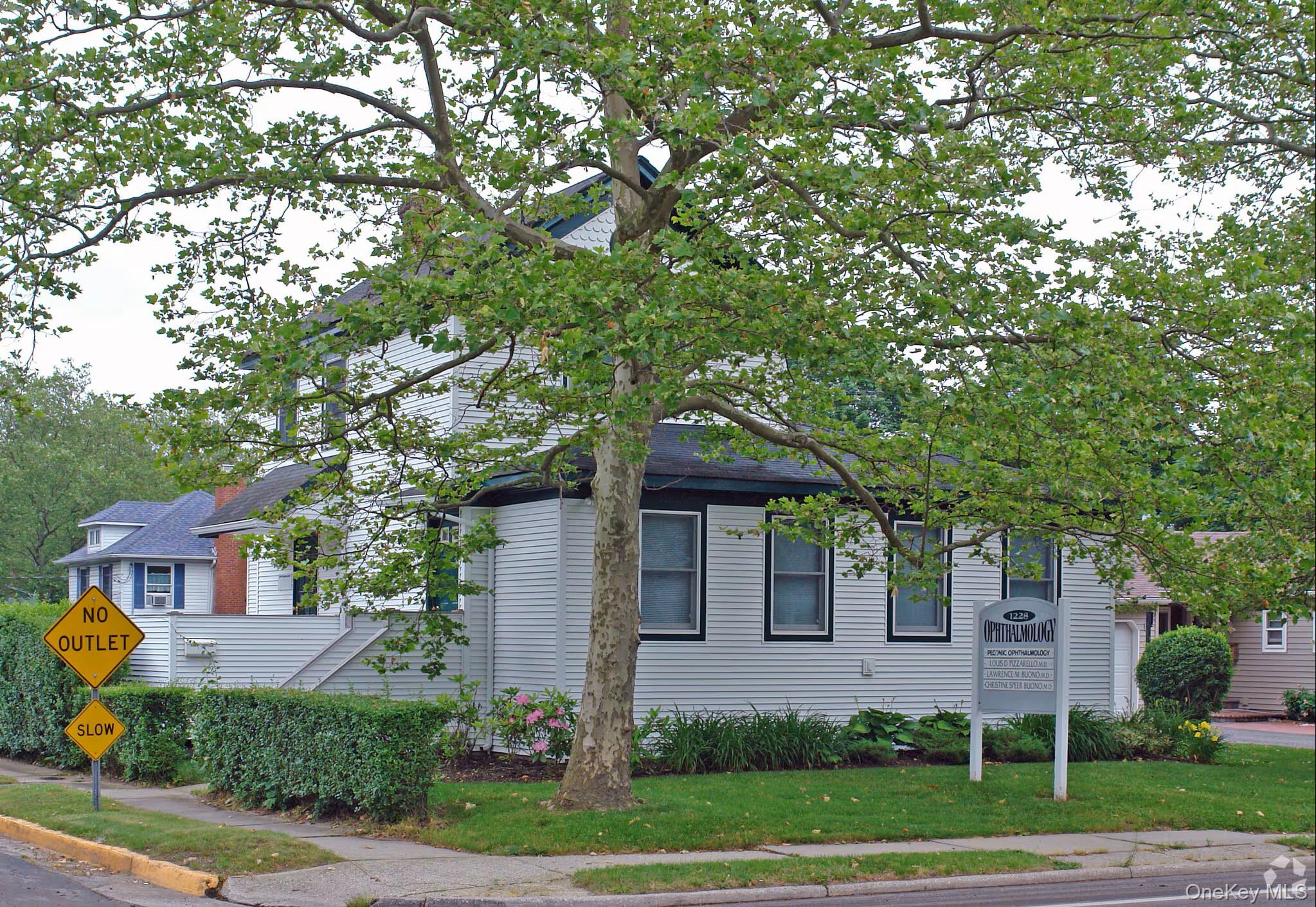 1228 Roanoke Ave, Riverhead, NY 11901, USA property photo