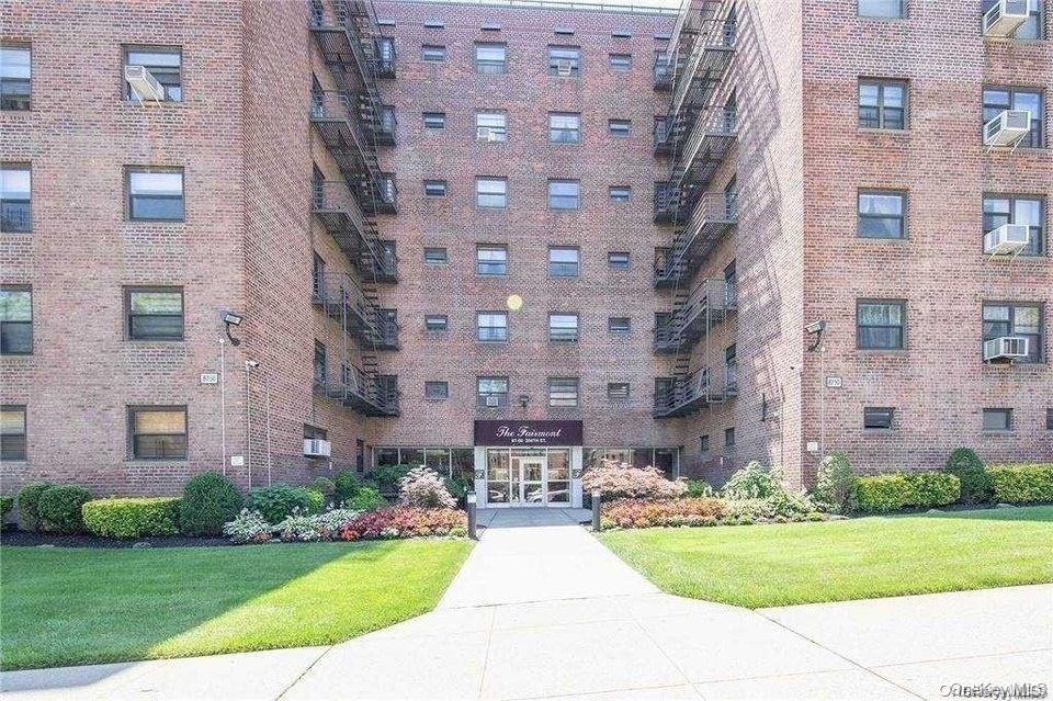 87-50 204th St, Jamaica, NY 11423, USA property photo