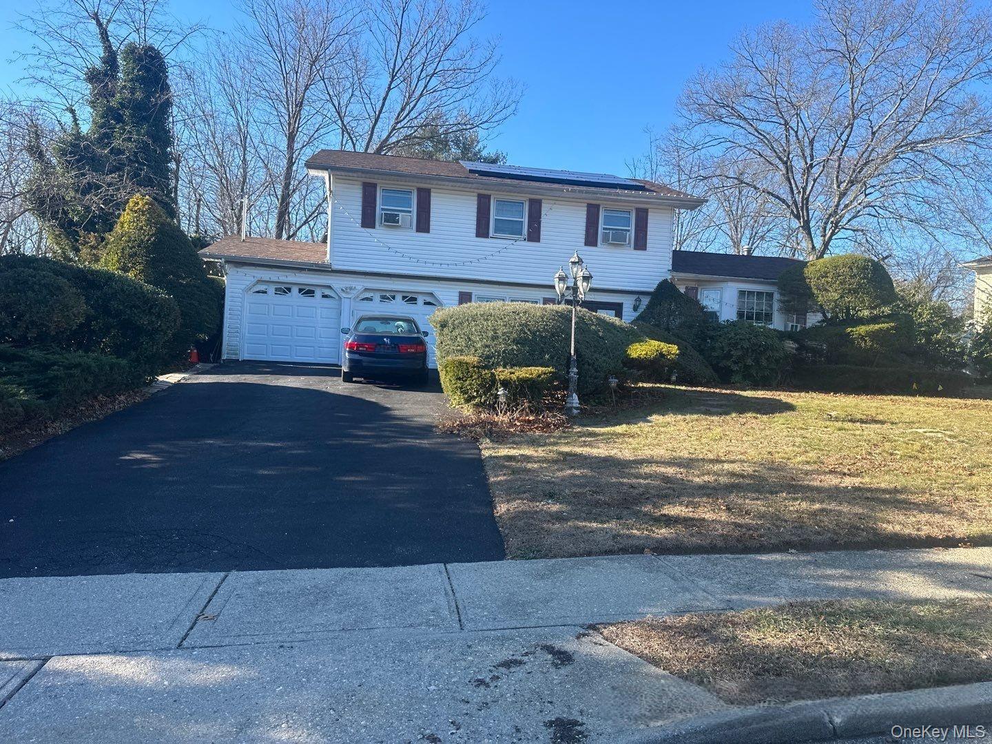 65 Landscape Dr, Wheatley Heights, NY 11798, USA property photo