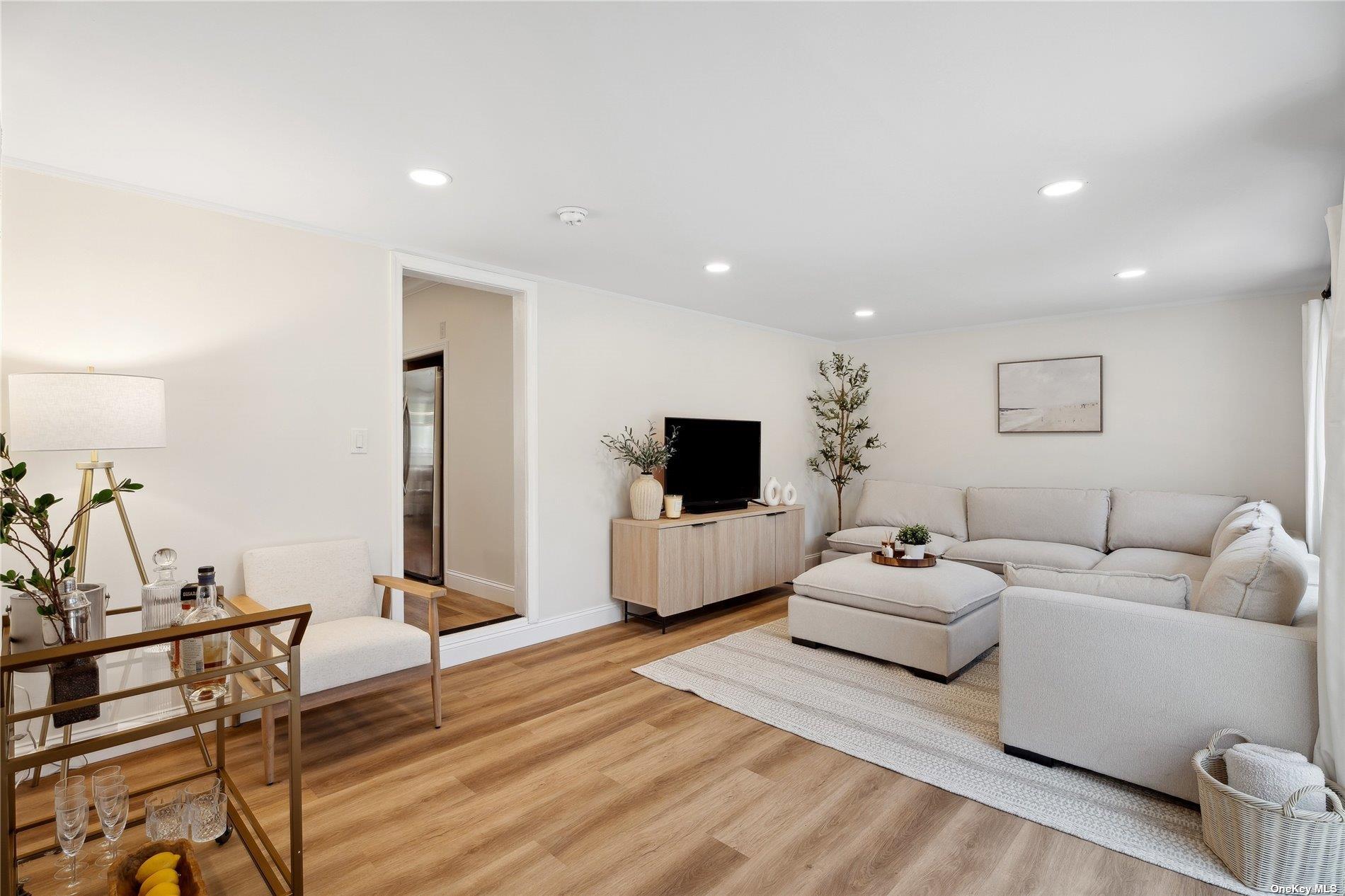 28 Argonne Rd W, Hampton Bays, NY 11946, USA property photo