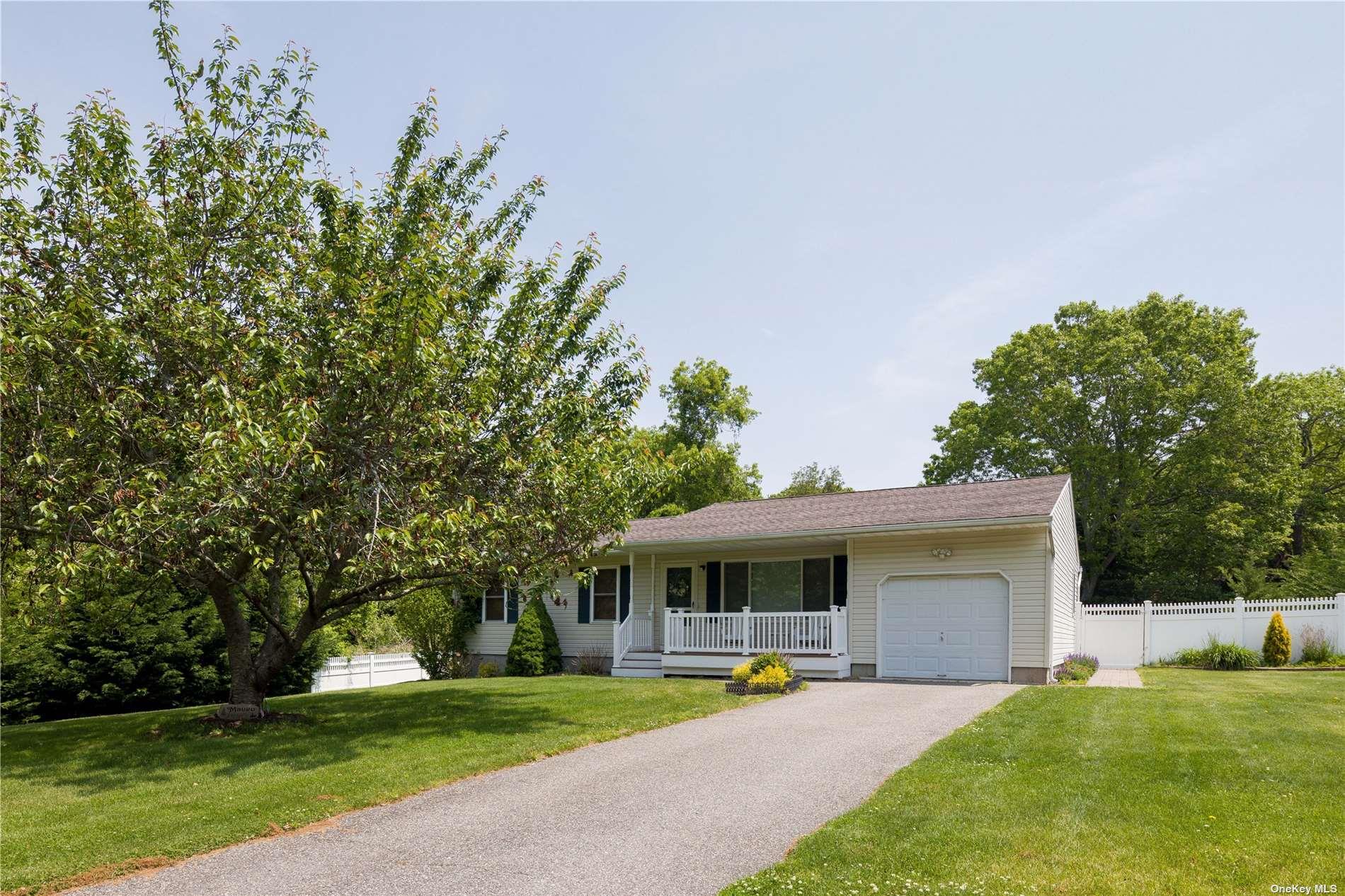 400 Wells Rd, Laurel, NY 11948, USA property photo