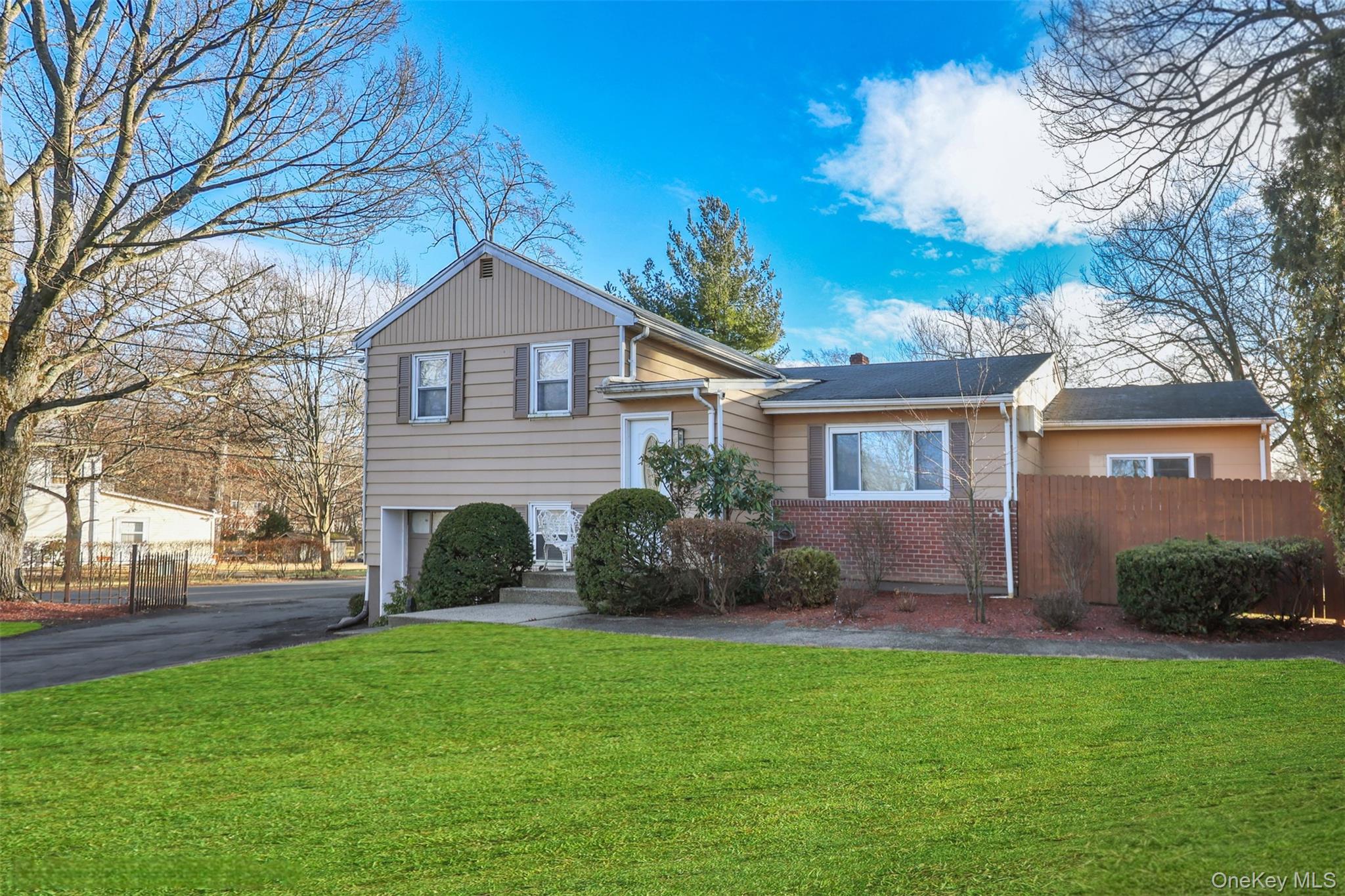 138 E Eckerson Rd, Spring Valley, NY 10977, USA property photo