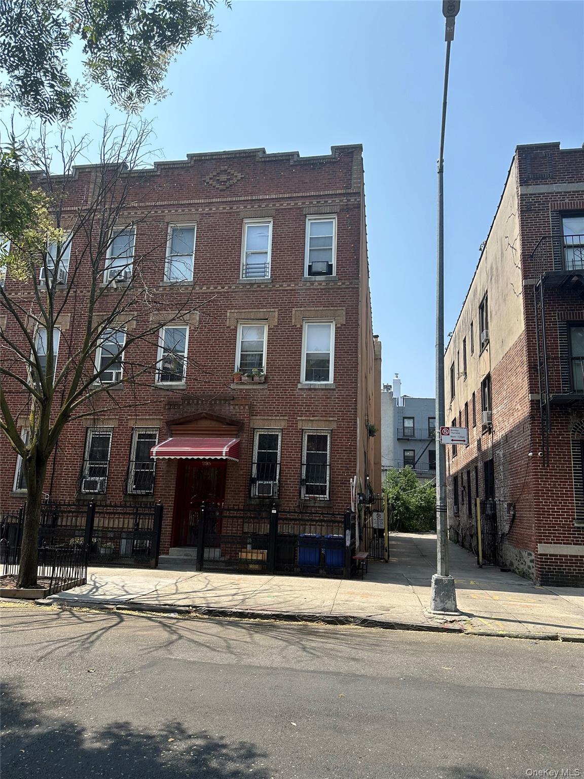 295 Schaefer St, Brooklyn, NY 11237, USA property photo