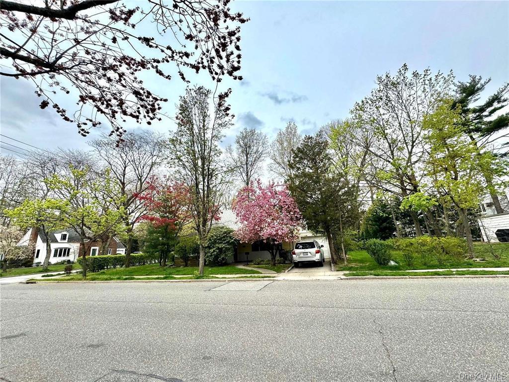 107 Baker Hill Rd, Great Neck, NY 11023, USA property photo