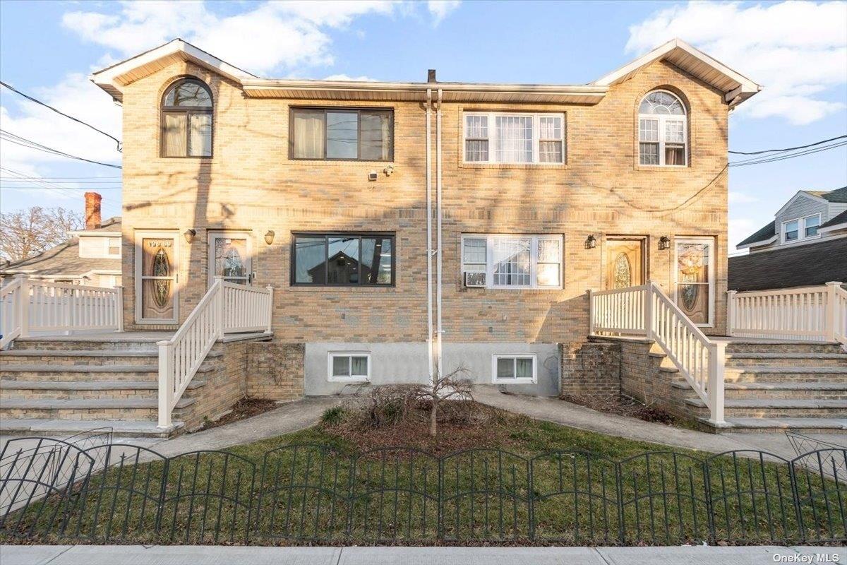 142-25 Latham Ln, Rochdale, NY 11434, USA property photo