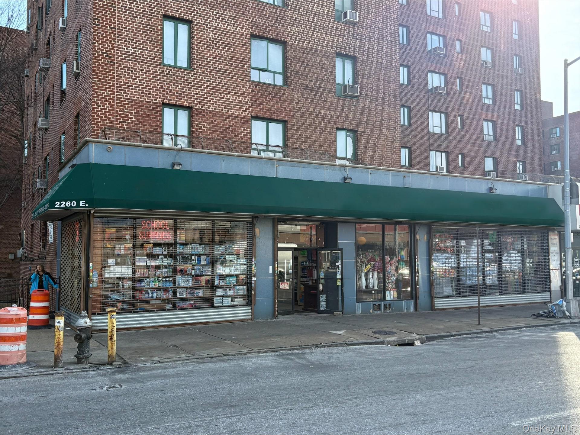 2260 E Tremont Ave, Bronx, NY 10462, USA property photo
