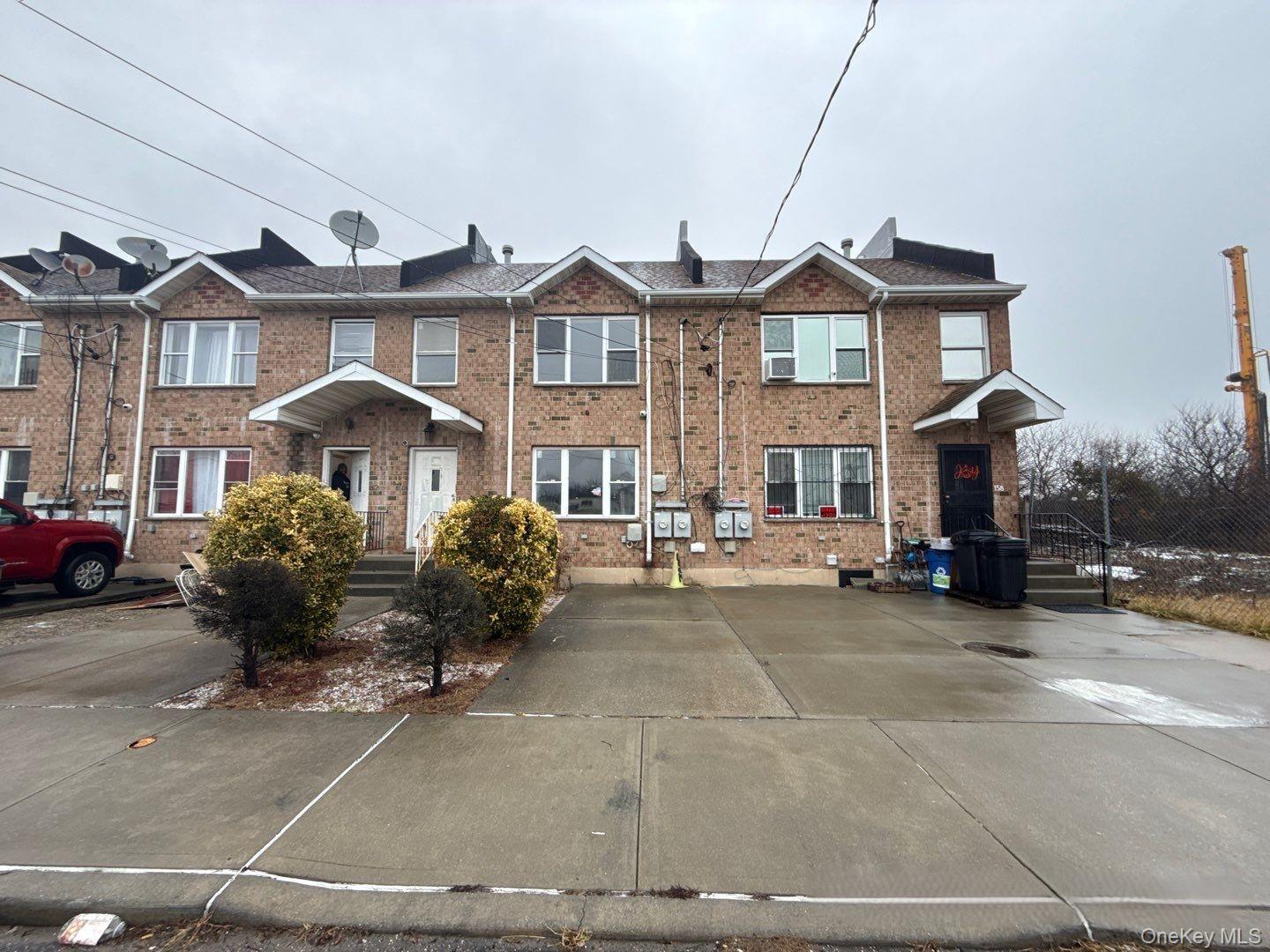 1-60 Beach 30th St, Far Rockaway, NY 11691, USA property photo