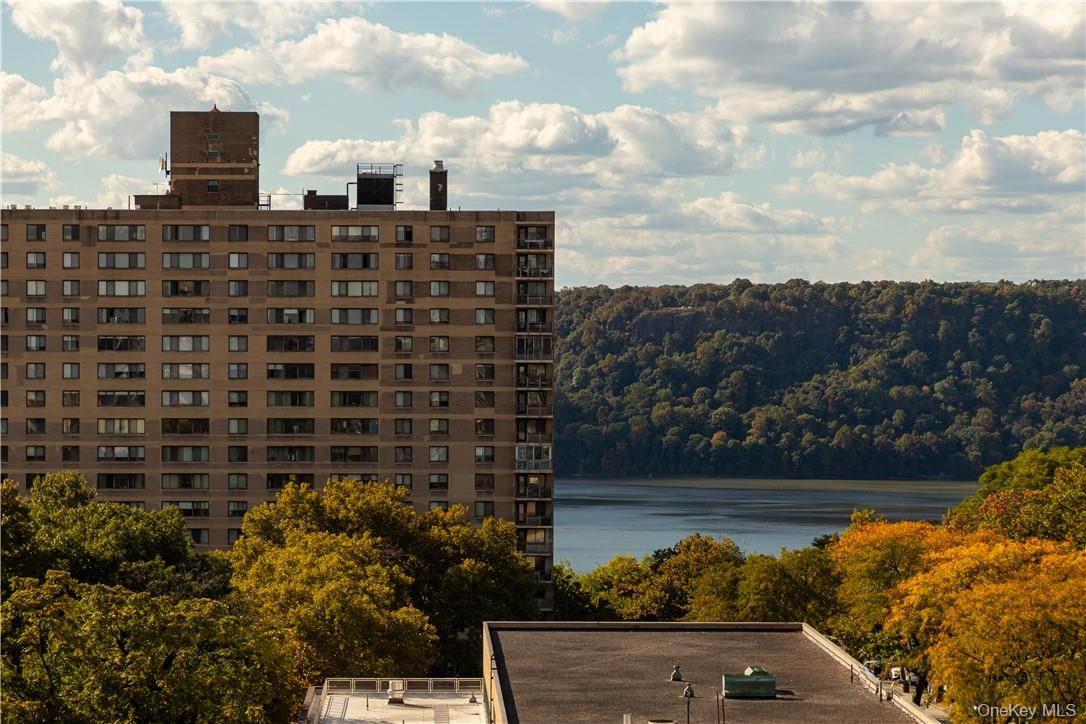 640 W 237th St, Bronx, NY 10463, USA property photo