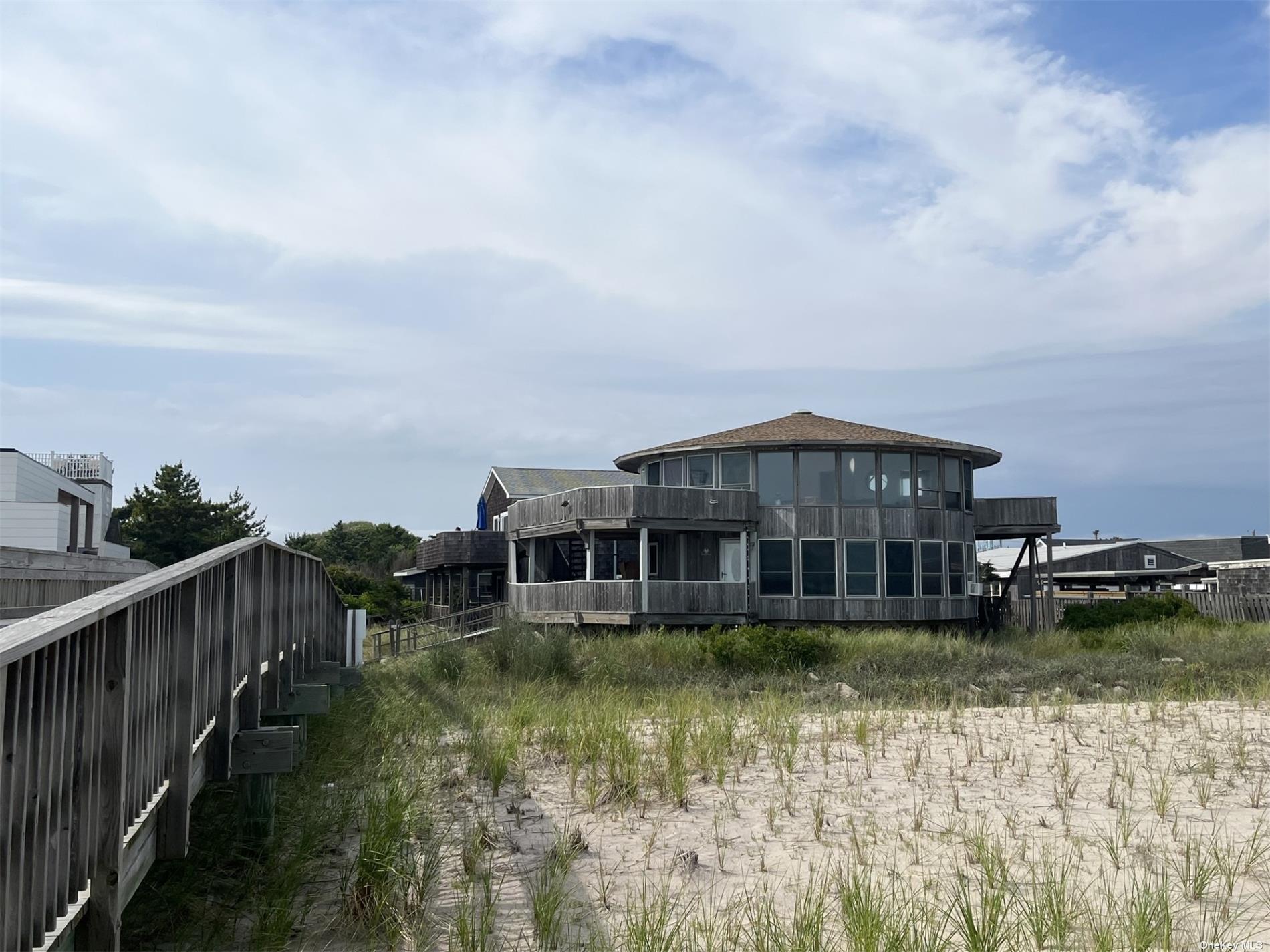 85 Bungalow Ln, Ocean Beach, NY 11770, USA property photo