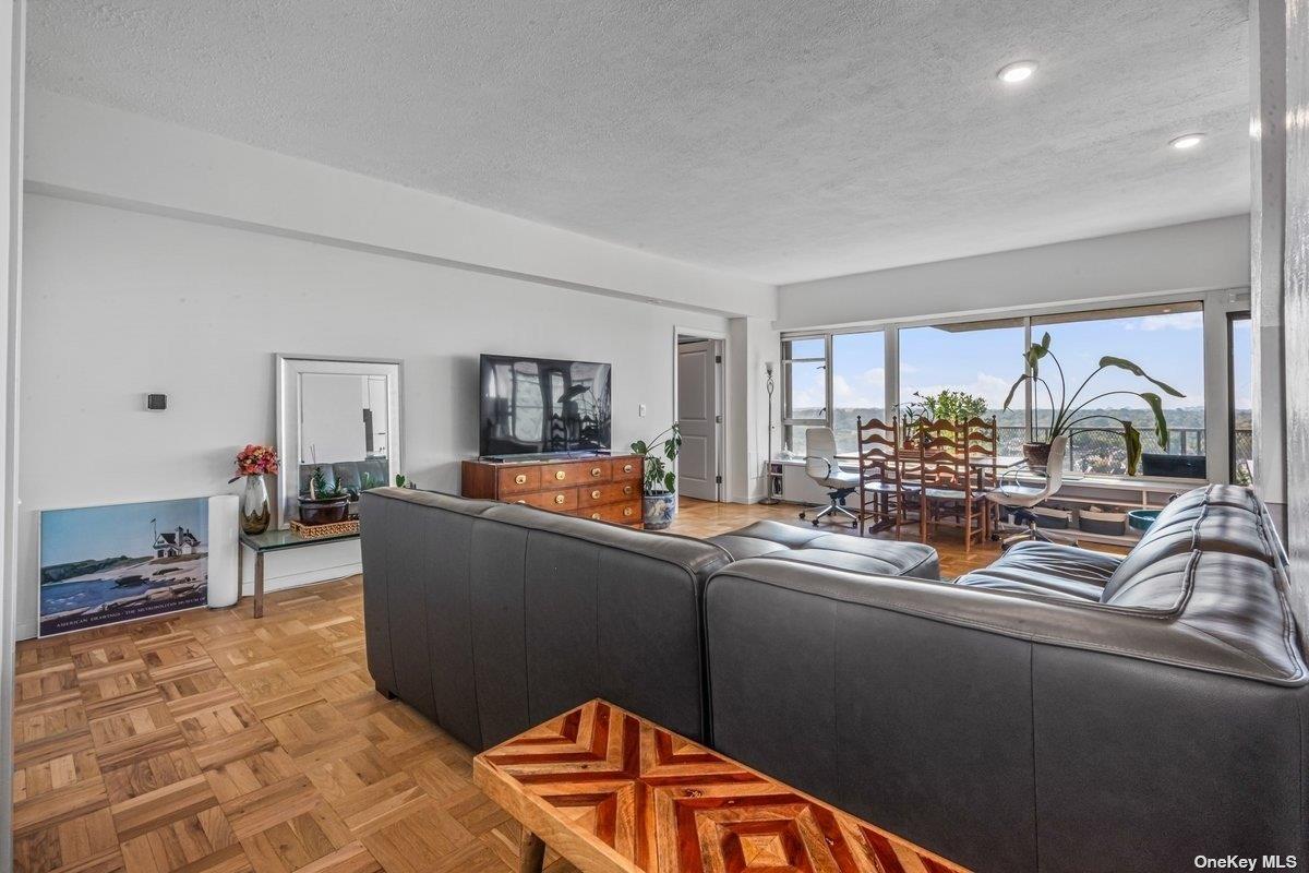 166-25 Powells Cove Boulevard Unit 21G Beechhurst, NY 11357 property photo