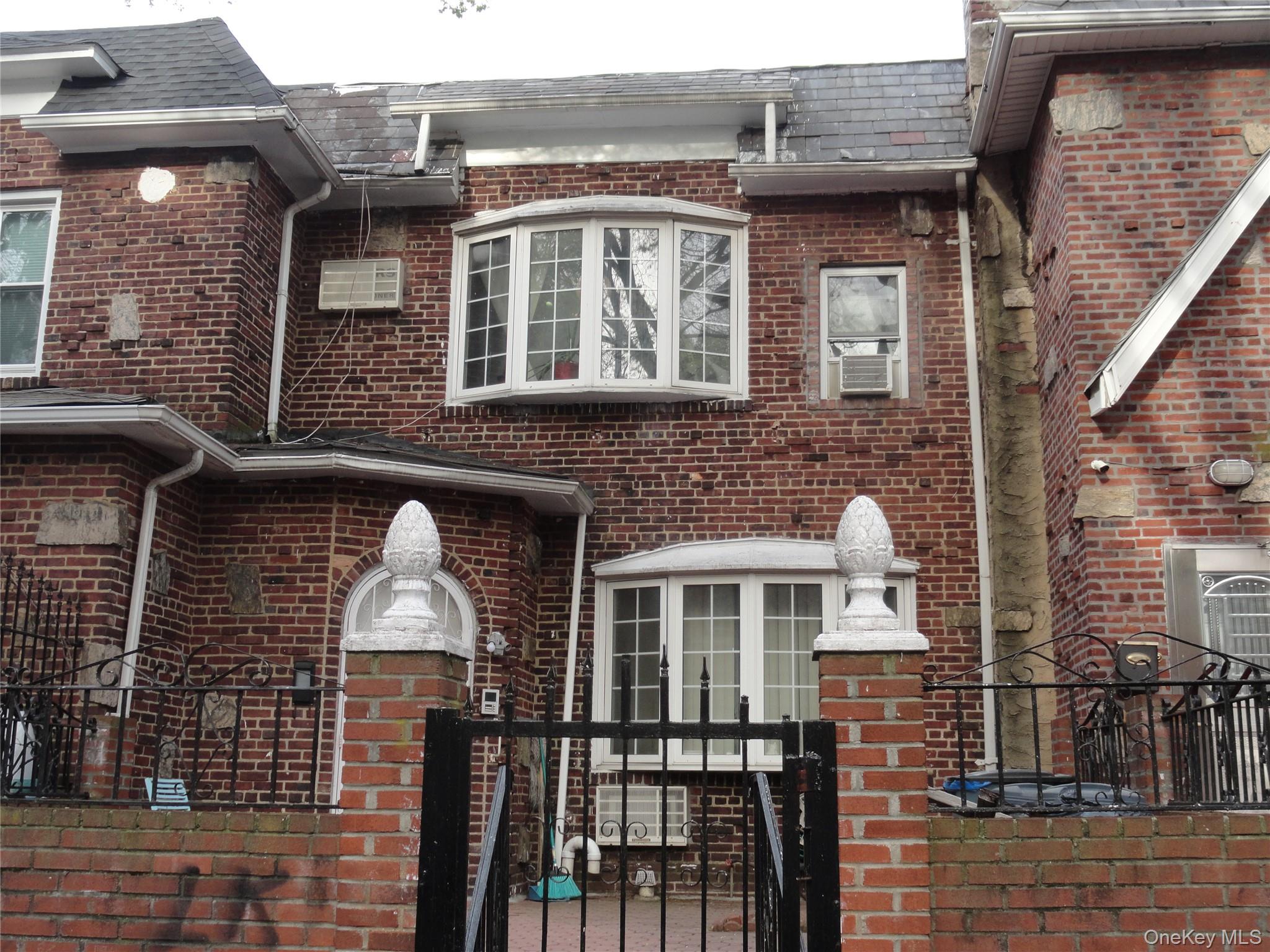 31-14 90th St, Flushing, NY 11369, USA property photo