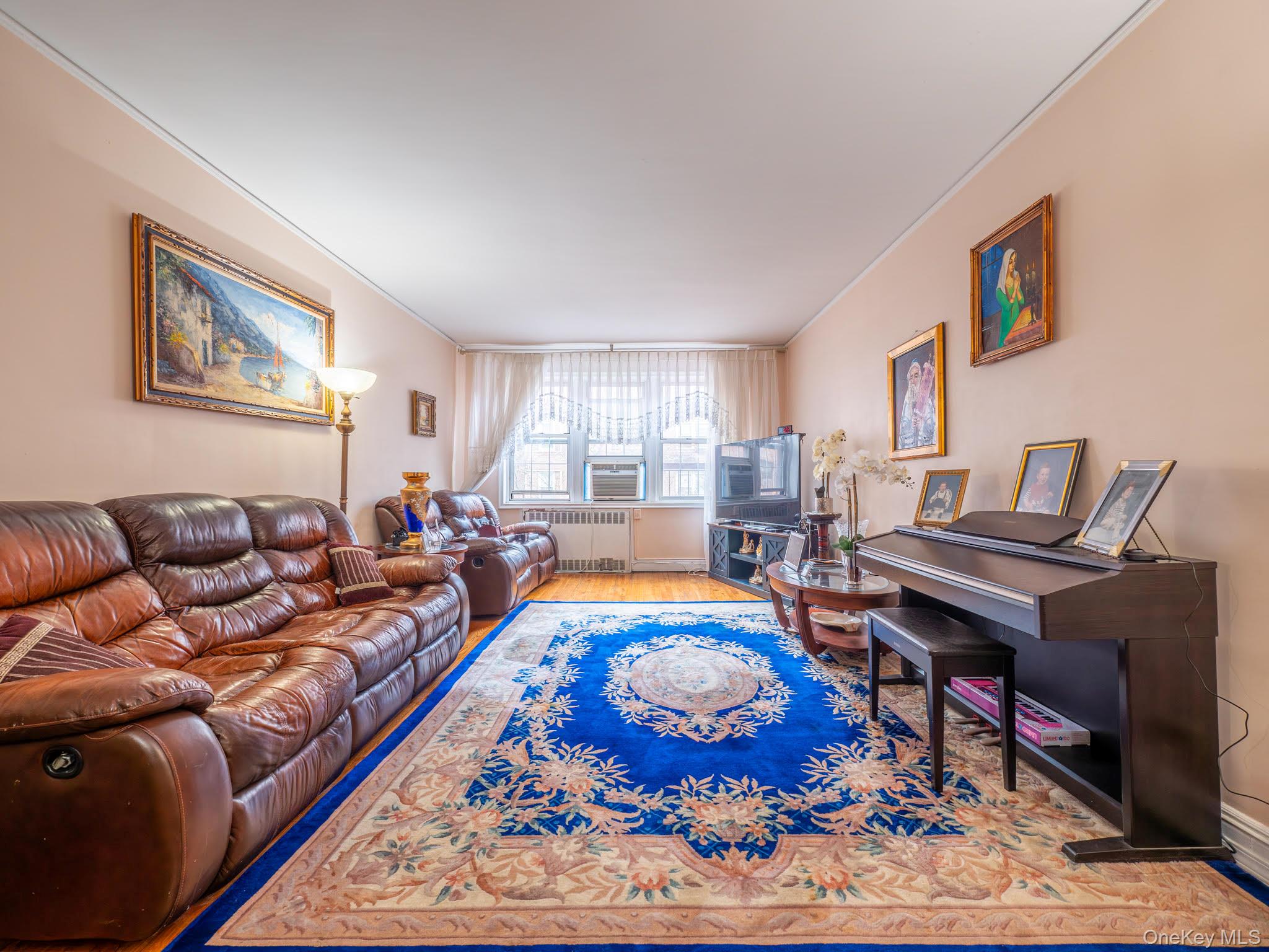 102-40 67th Dr, Forest Hills, NY 11375, USA property photo