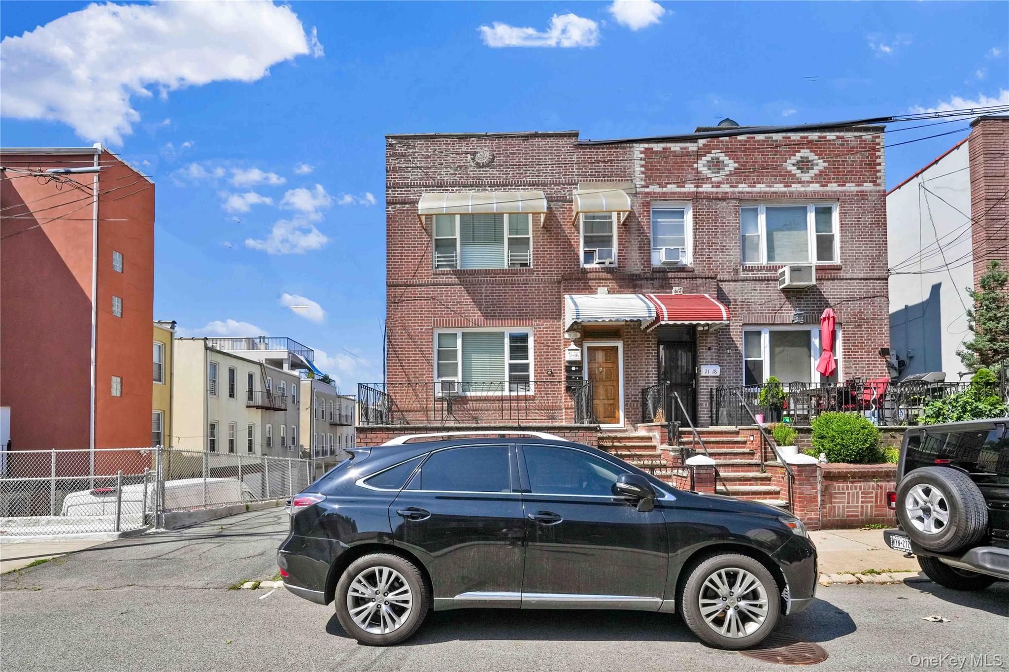 21-20 23rd Dr, Astoria, NY 11105, USA property photo