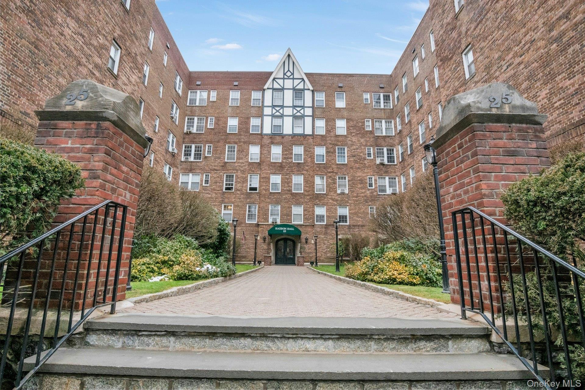 25 Parkview Ave, Yonkers, NY 10708, USA property photo