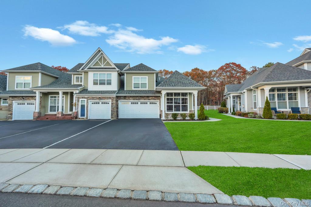 195 Belmont Cir, Yaphank, NY 11980, USA property photo