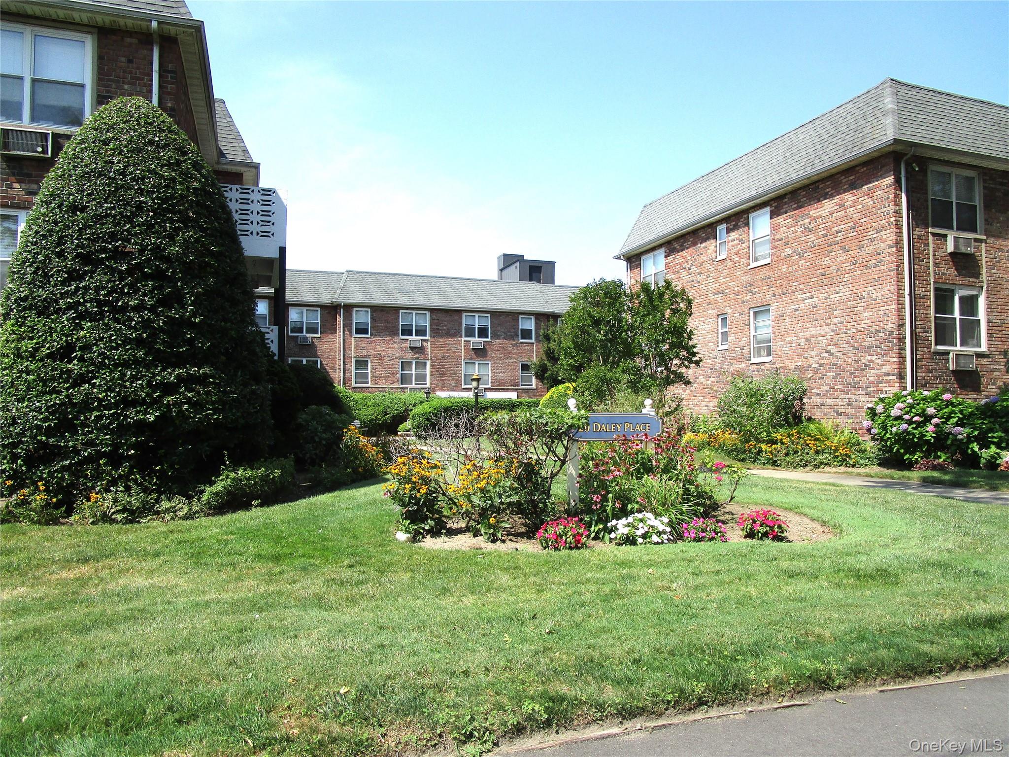 20 Daley Pl, Lynbrook, NY 11563, USA property photo