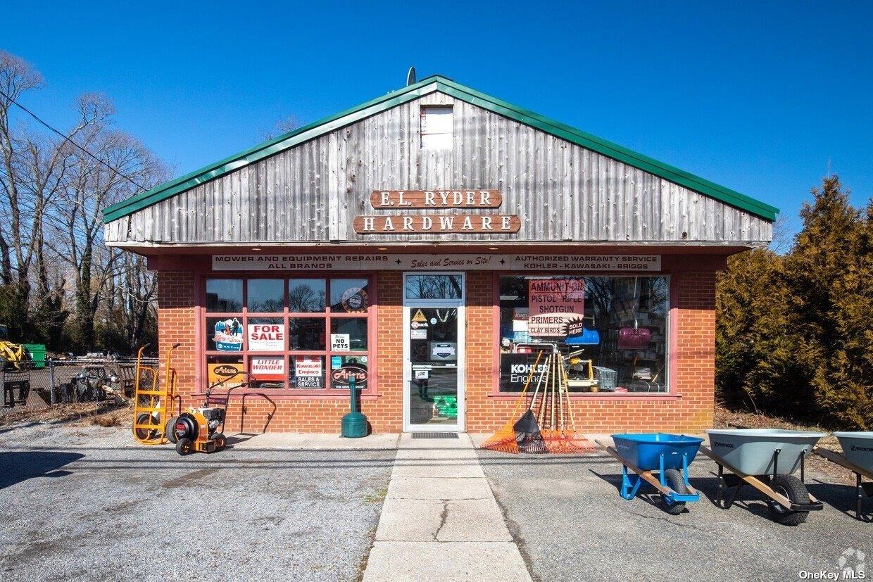 494 Montauk Hwy, East Quogue, NY 11942, USA property photo