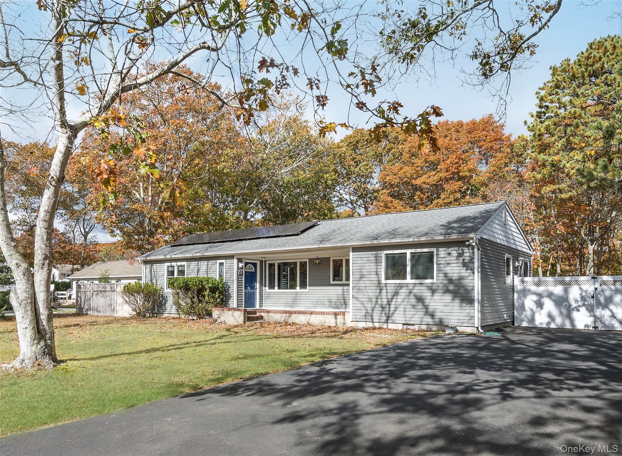 21 Woodridge Rd, Hampton Bays, NY 11946, USA property photo