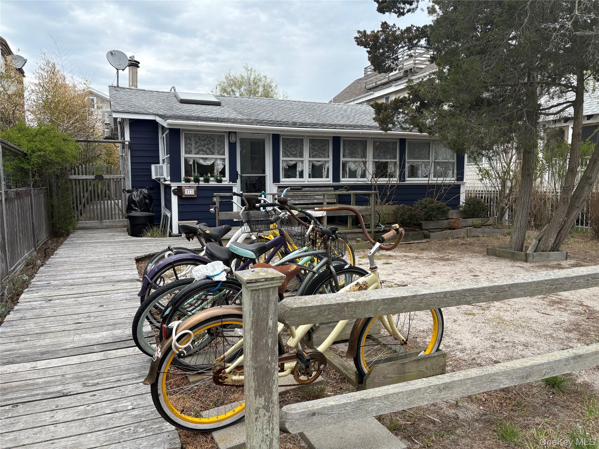 177 Wilmot Rd, Ocean Beach, NY 11770, USA property photo
