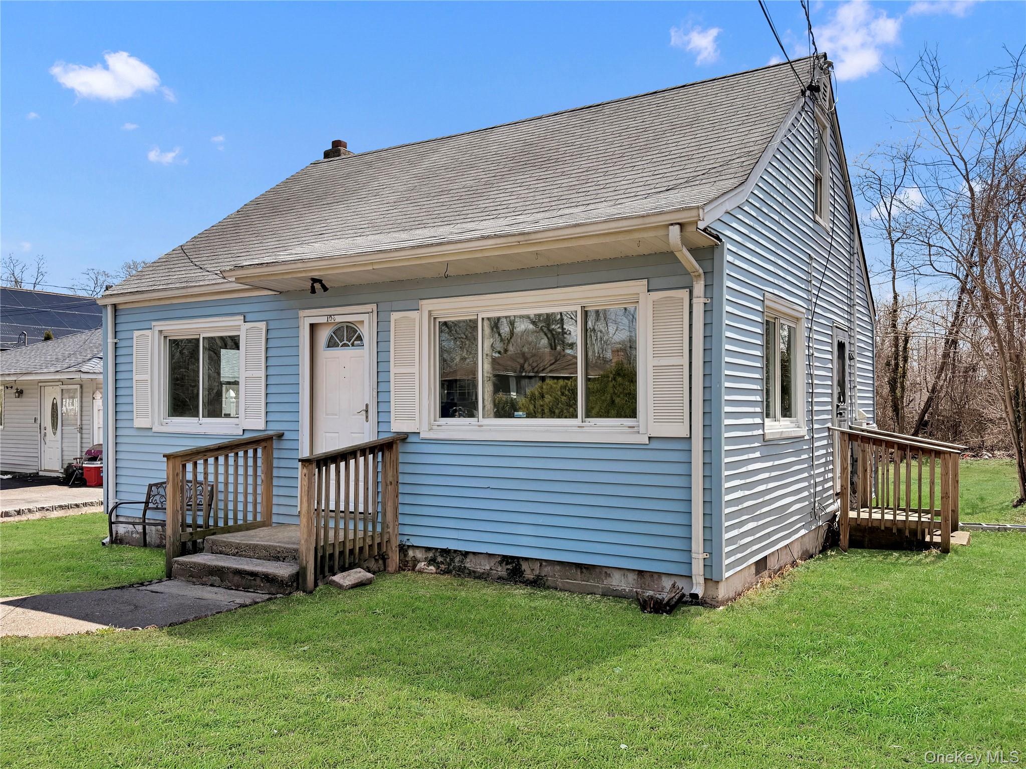 106 Eleanor Ave, Mastic, NY 11950, USA property photo