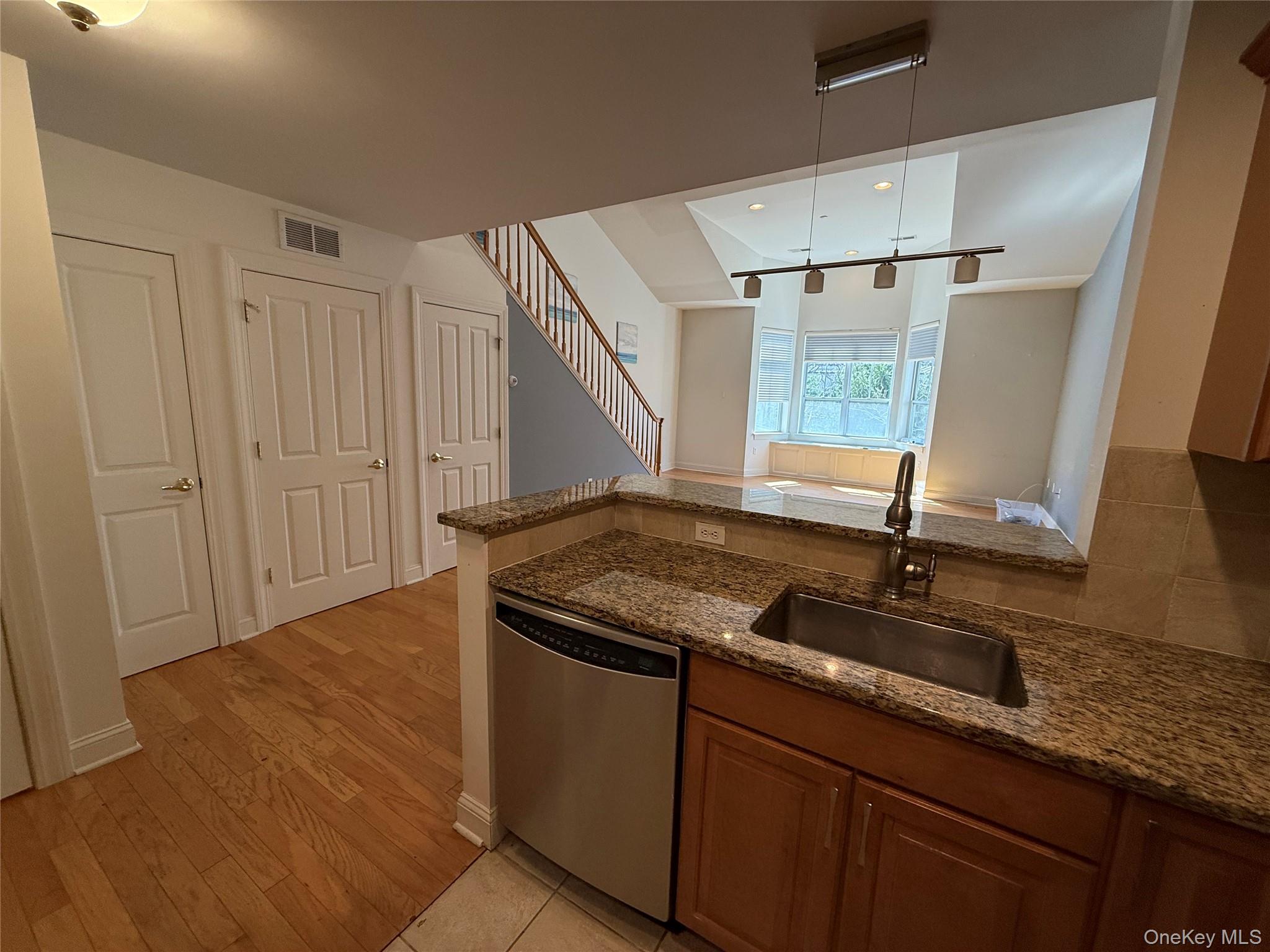 1405 Round Pointe Dr, Haverstraw, NY 10927, USA property photo