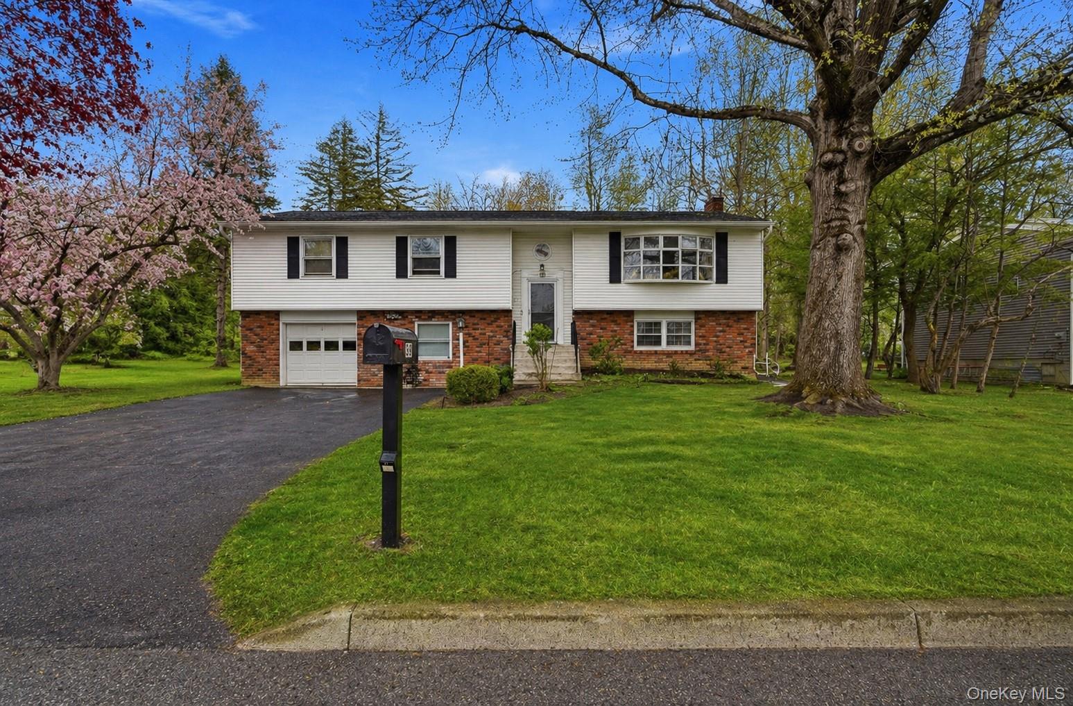 39 Carriage Hill Ln, Arlington, NY 12603, USA property photo