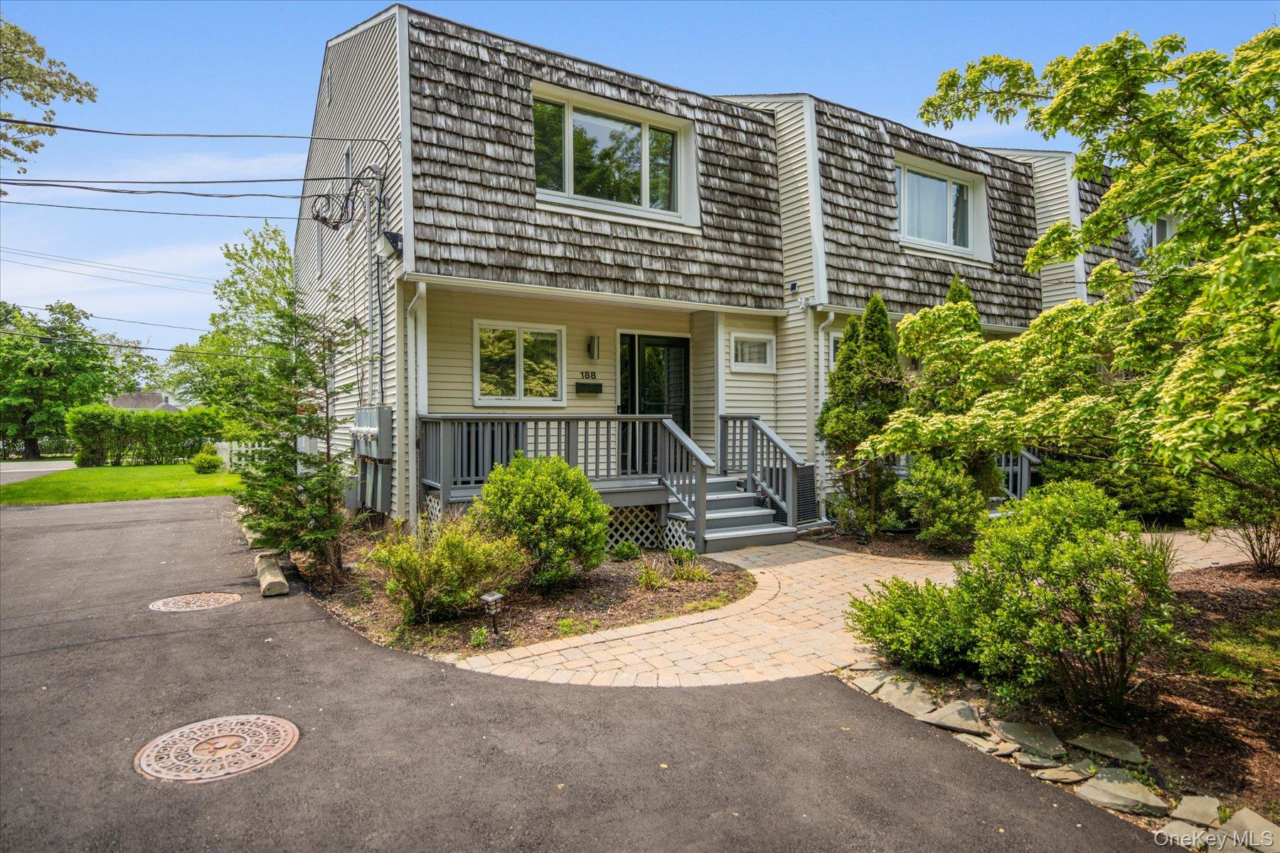 188 Main St, Westhampton Beach, NY 11978, USA property photo