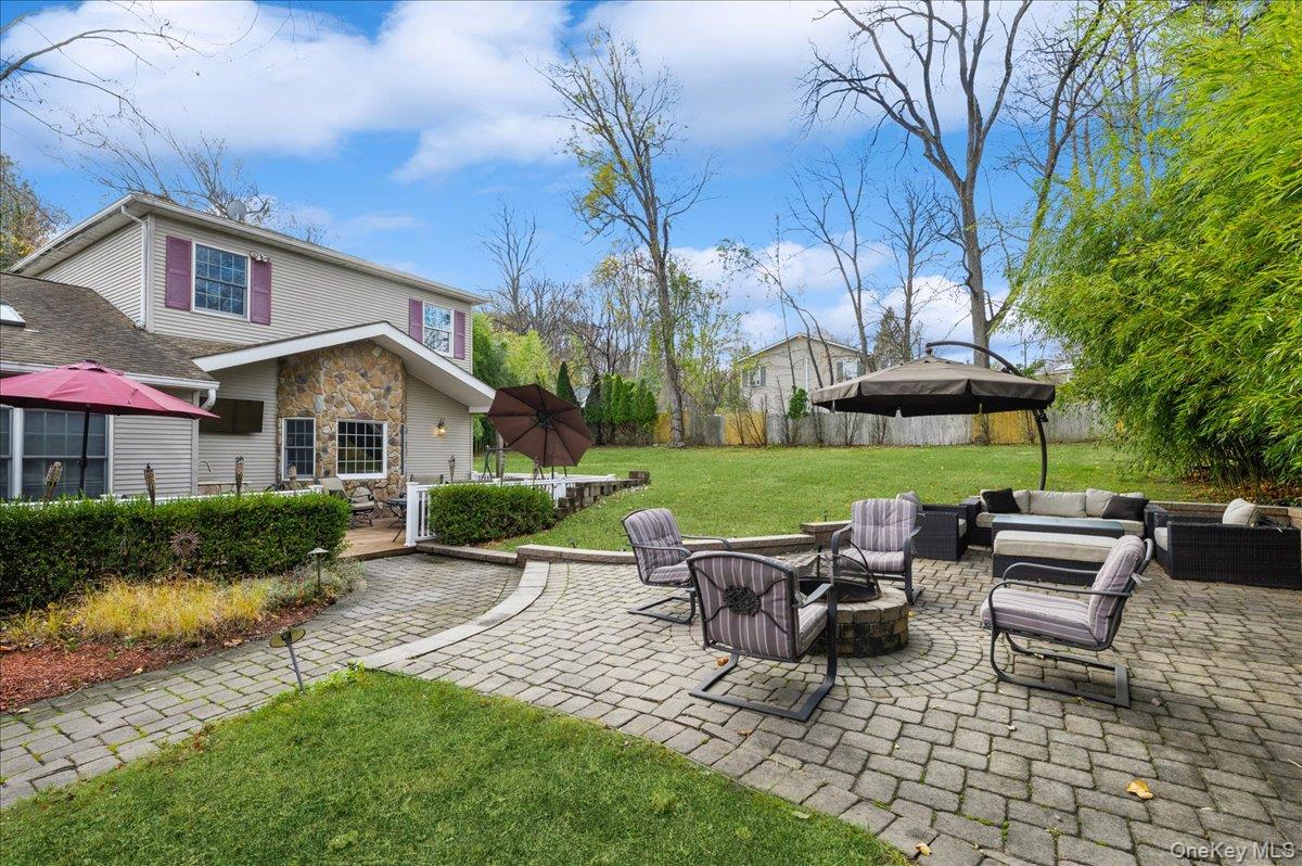 25 Foxwood Rd, West Nyack, NY 10994, USA property photo