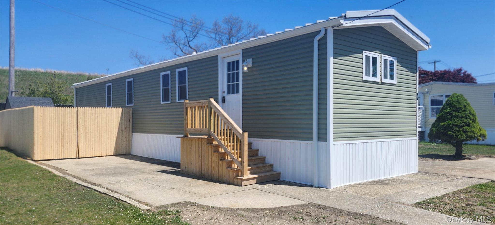 86 Lincoln Ave, Holbrook, NY 11741, USA property photo