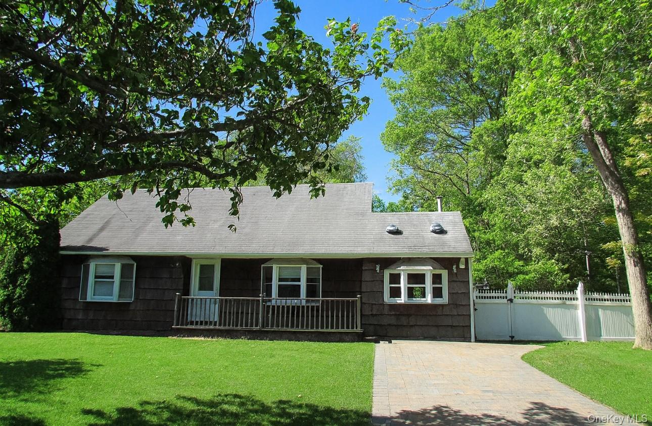 49 Highview Ln, Ridge, NY 11961, USA property photo