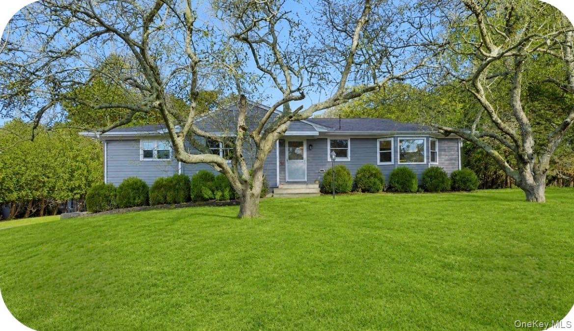 15 Club Dr, Southampton, NY 11968, USA property photo